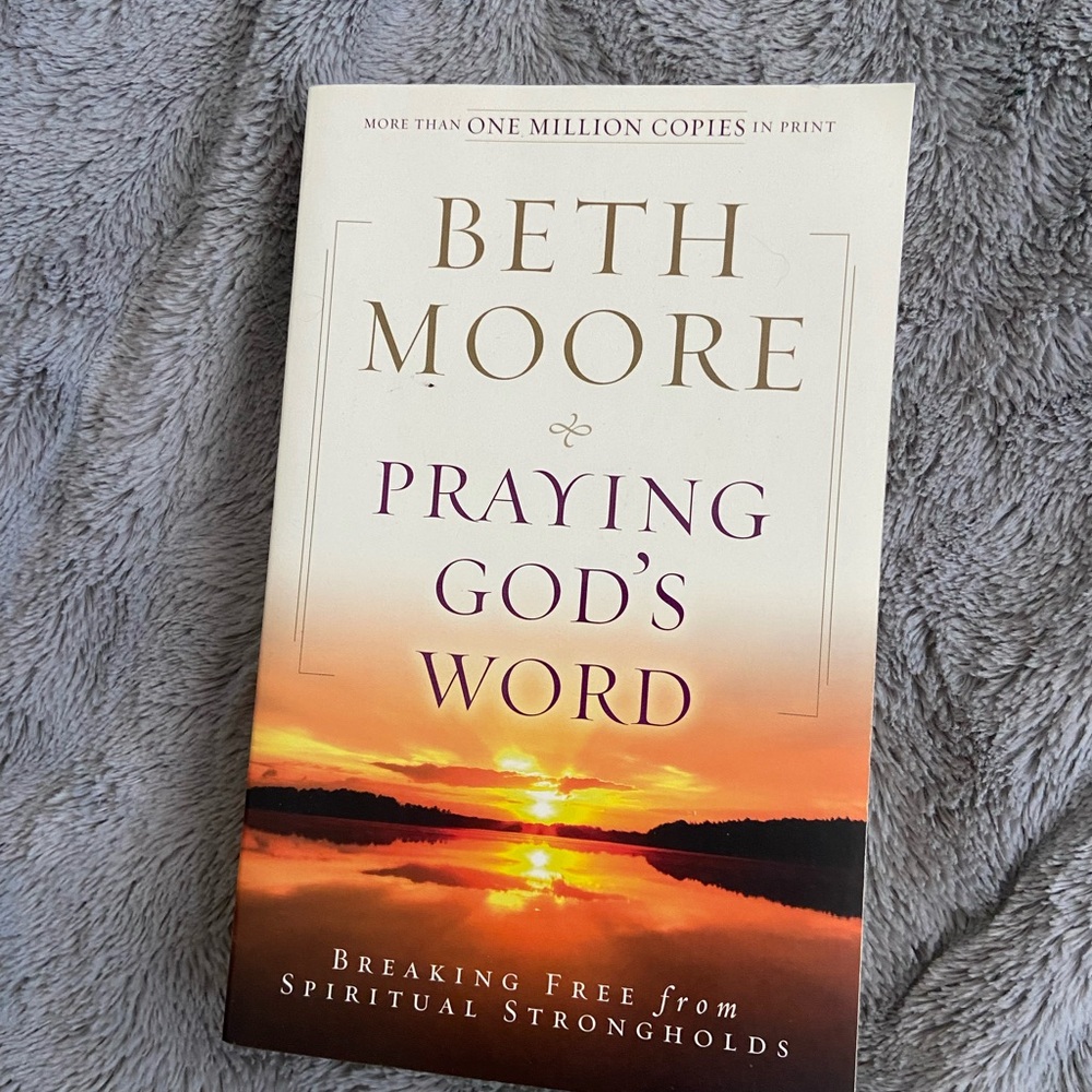 Beth Moore “praying God’s word” NWT
